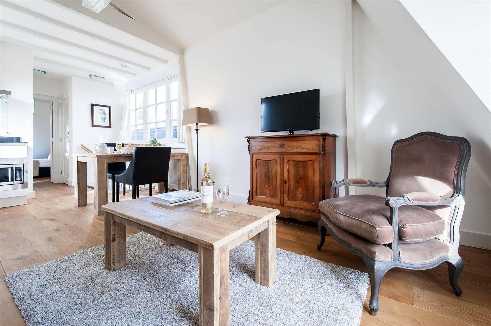 Short Group Jordaan Laurier Serviced Appartement