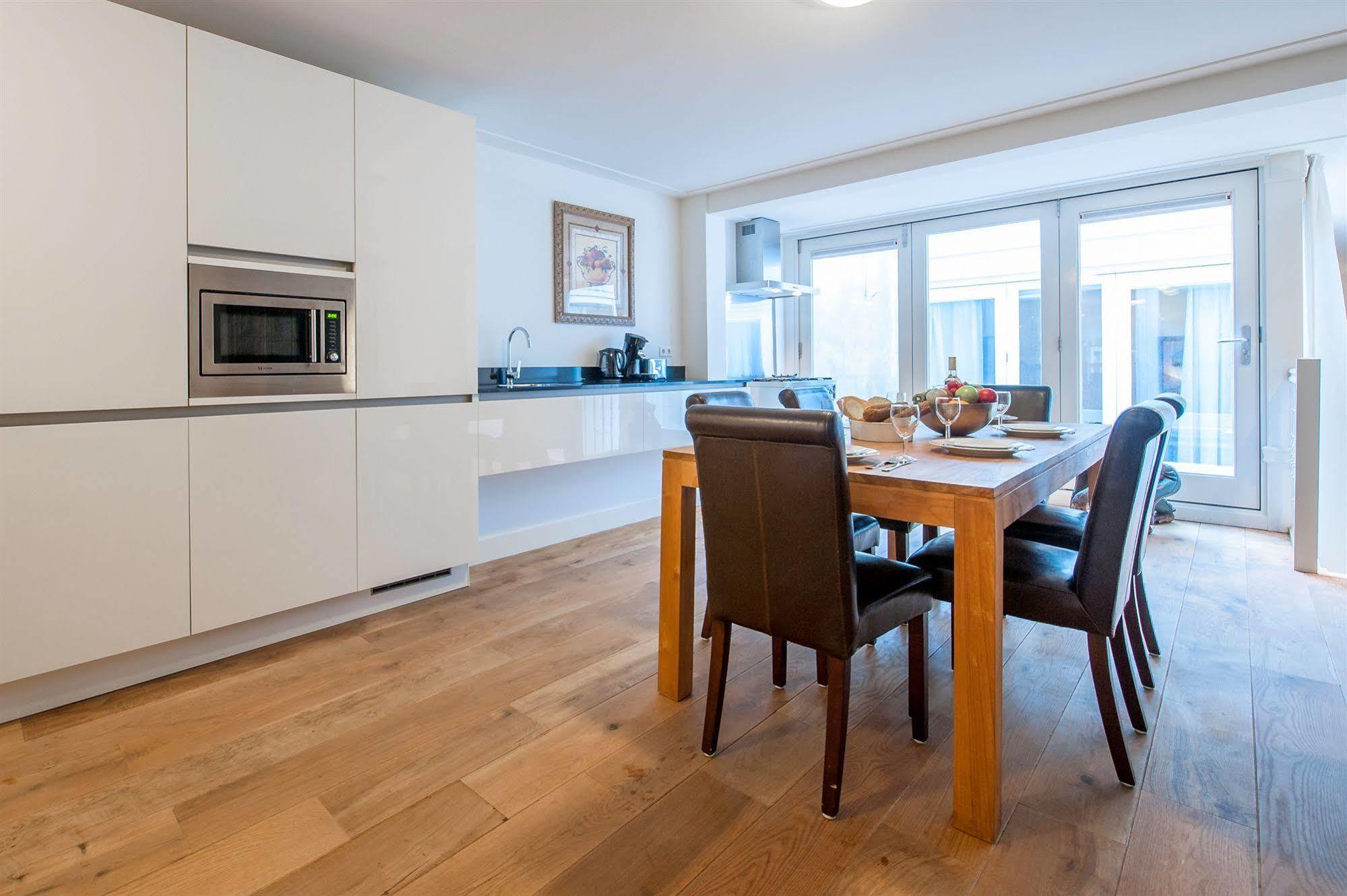 Short Group Jordaan Laurier Serviced Appartement