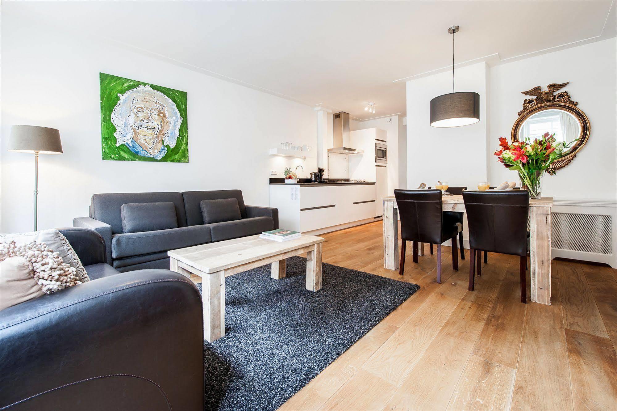 Short Group Jordaan Laurier Serviced Appartement
