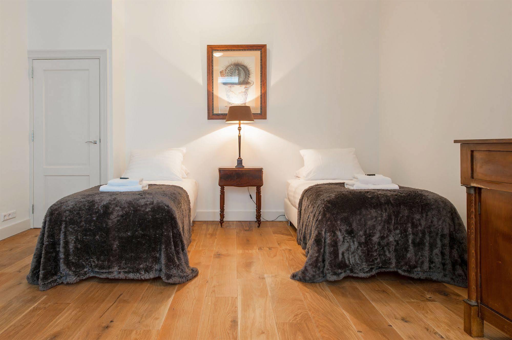 Short Group Jordaan Laurier Serviced Appartement