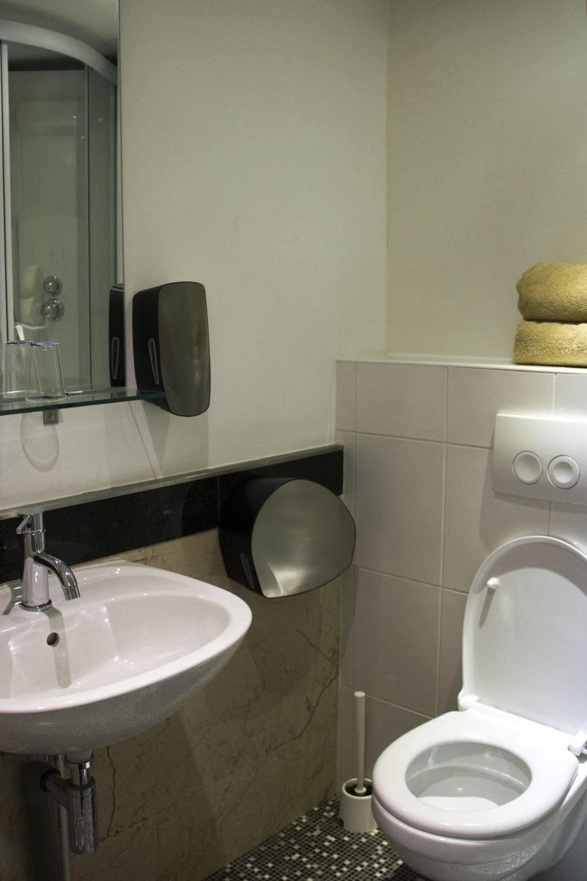 Floris Hotel