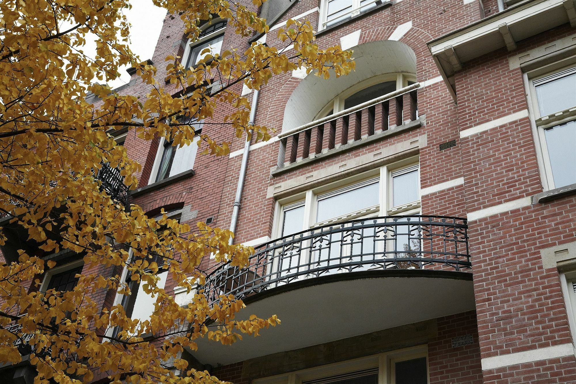 Museum Square Apartment *