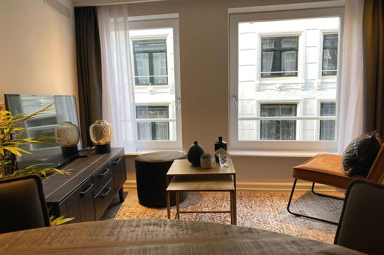 Apartment Damrak Short