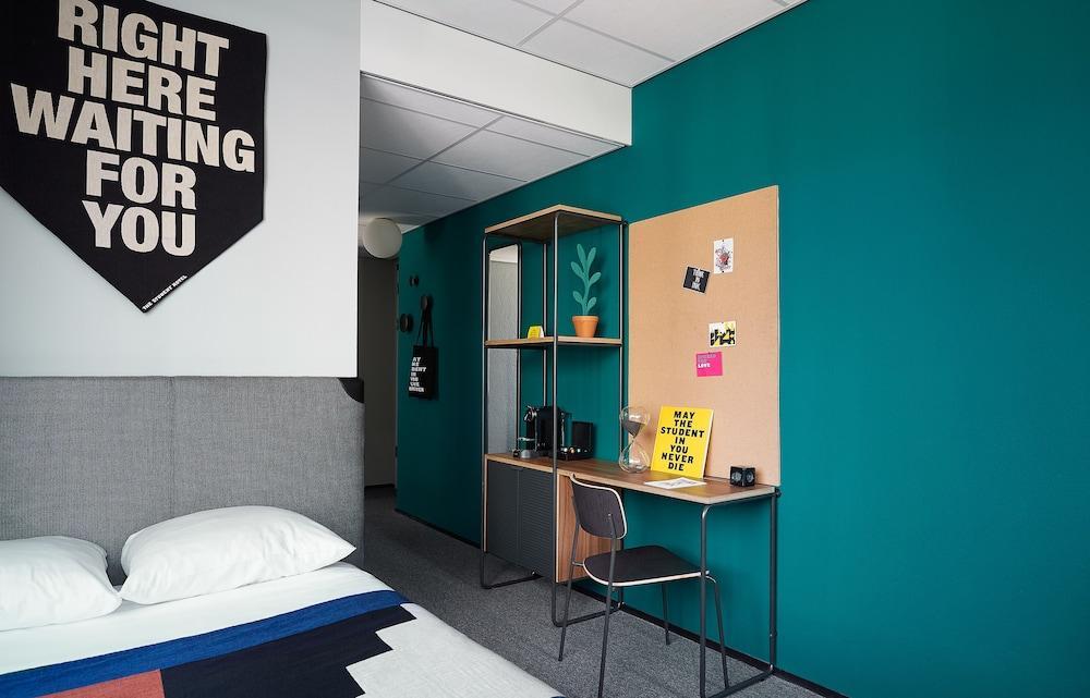 The Social Hub West Hotel 3*