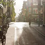 Luxurious Studio in B&B Jordaan Couple Getaway