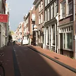 Luxurious Studio in B&B Jordaan Couple Getaway