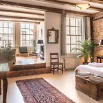 Classy Room 17Th C Canalhouse