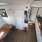 Waterloo square river vieuw houseboat