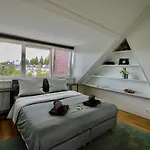 Beautiful Penthouse Near Rai And Centre