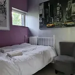 Lovely 1 Bedroom Apartment With Garden