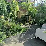 Lovely 1 Bedroom Apartment With Garden