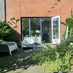 Lovely 1 Bedroom Apartment With Garden