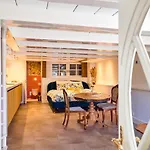 Studio Next To Skinny Bridge Near Rembrandtsquare