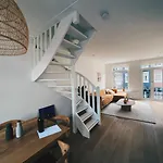 Spacious Designer Duplex Next To Central Park