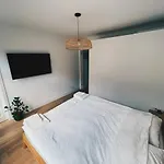 Spacious Designer Duplex Next To Central Park