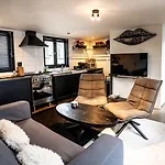 Houseboat-Amsterdam