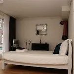 Home Run Amsterdam Bed & Breakfast