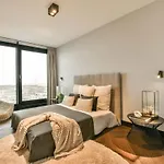 Urban Chic 4-Bedroom Apartment In Amsterdam