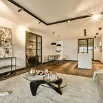 Urban Chic 4-Bedroom Apartment In Amsterdam