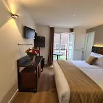 Avenue Hotel