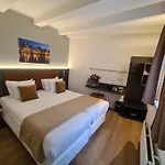 Avenue Hotel