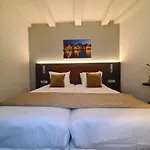 Avenue Hotel