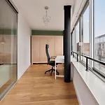 Spacious Apartment 12 Min To Center By Tram