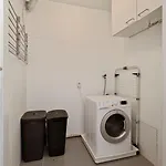 Spacious Apartment 12 Min To Center By Tram