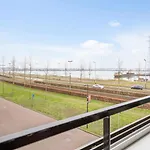 Spacious Apartment 12 Min To Center By Tram