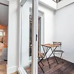 Spacious Room In The Center!