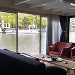 Rembrandt Square Boat