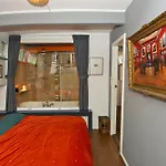 Amsterdam Center - Houseboat B&B By Captain Ricard