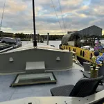 Boat Suite - A Unique Houseboat Stay In Amsterdam