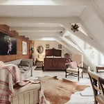 2 Rooms For 4 Pax In Monument Of 3Rd Floor