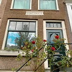 Large En-Suite Room In Historic Canalhouse From 1729