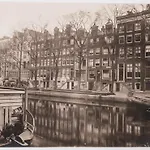 Large En-Suite Room In Historic Canalhouse From 1729