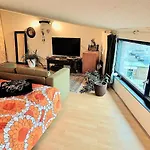 Light Apartment On Top Floor Of 3 Levels House