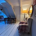 2 Rooms For 4 Pax In Monument On 3Rd Floor