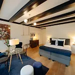 1637: Historic Canal View Suites