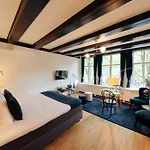 1637: Historic Canal View Suites