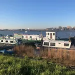 Floating B&B Amsterdam