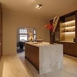 Sophisticated Apartment In Central Amsterdam