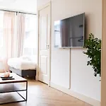 Historic Canal House Apartment