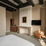 Mauro Mansion