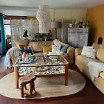 Anna\'S Houseboat Bed & Breakfast