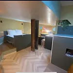 Houseboat Reussi