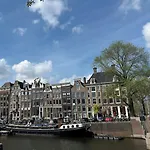 Houseboat Reussi