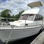 Motorjacht At Ease