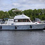 Motorjacht At Ease