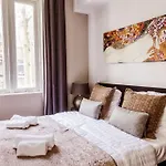 Livia\'S Hideaway Elegant Apartments